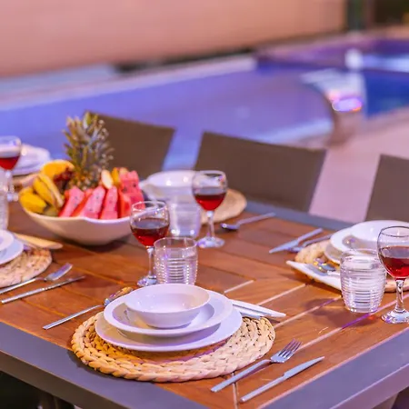 Lalezar Villa *