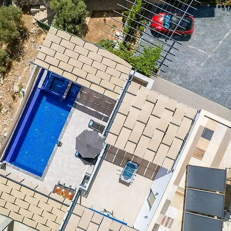 Villa Lalezar *
