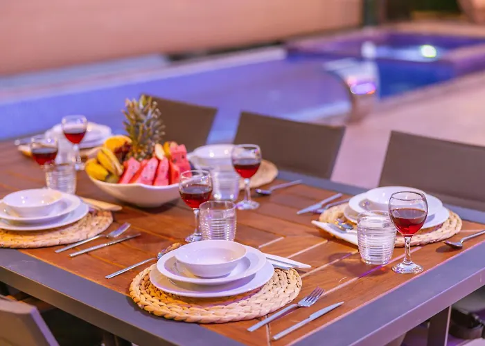 Lalezar Villa *