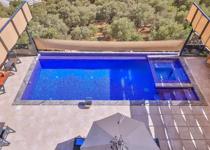 Lalezar Villa