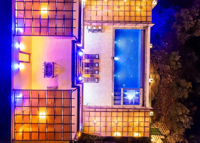 Lalezar Villa