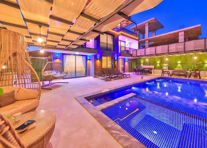 Lalezar Villa *
