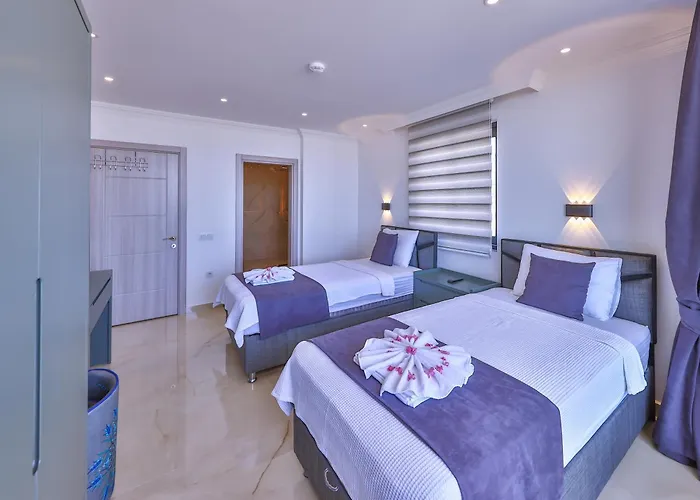 Lalezar Villa *