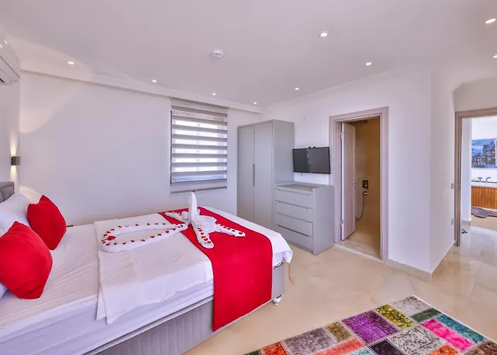 Lalezar Villa *