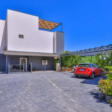 Lalezar Villa