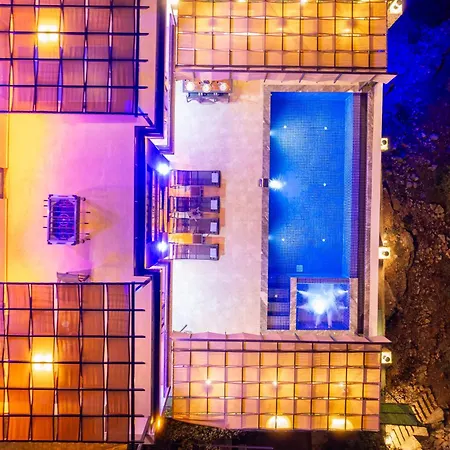 Lalezar Villa