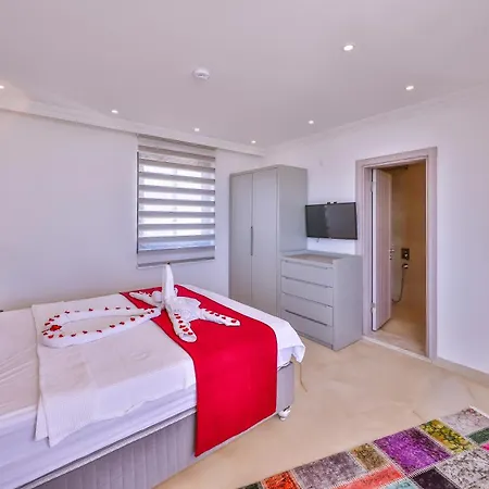 Lalezar Villa *
